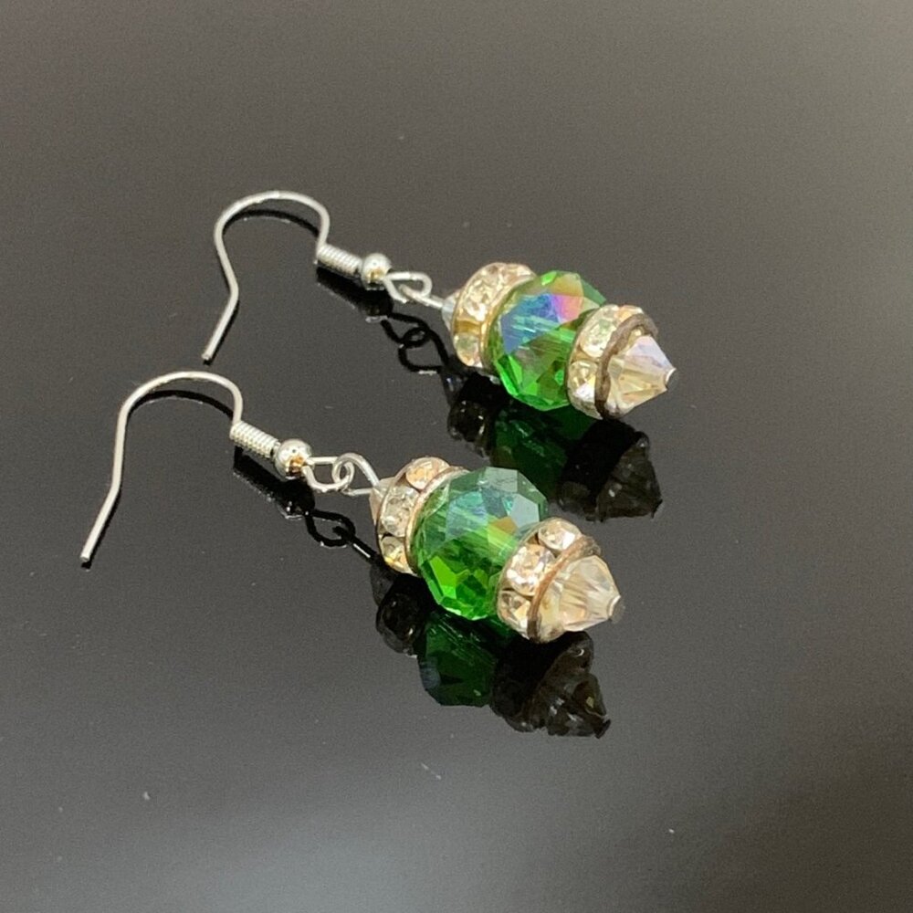 Short Emerald Green Crystal Bead Handmade Earrings New J752